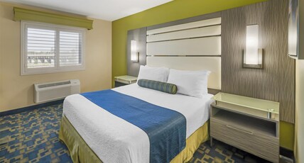 Best Western Antelope Inn & Suites Room Type - 1 Queen Bed, Non-Smoking, Microwave And Refrigerator, Wi-Fi, Full Breakfast