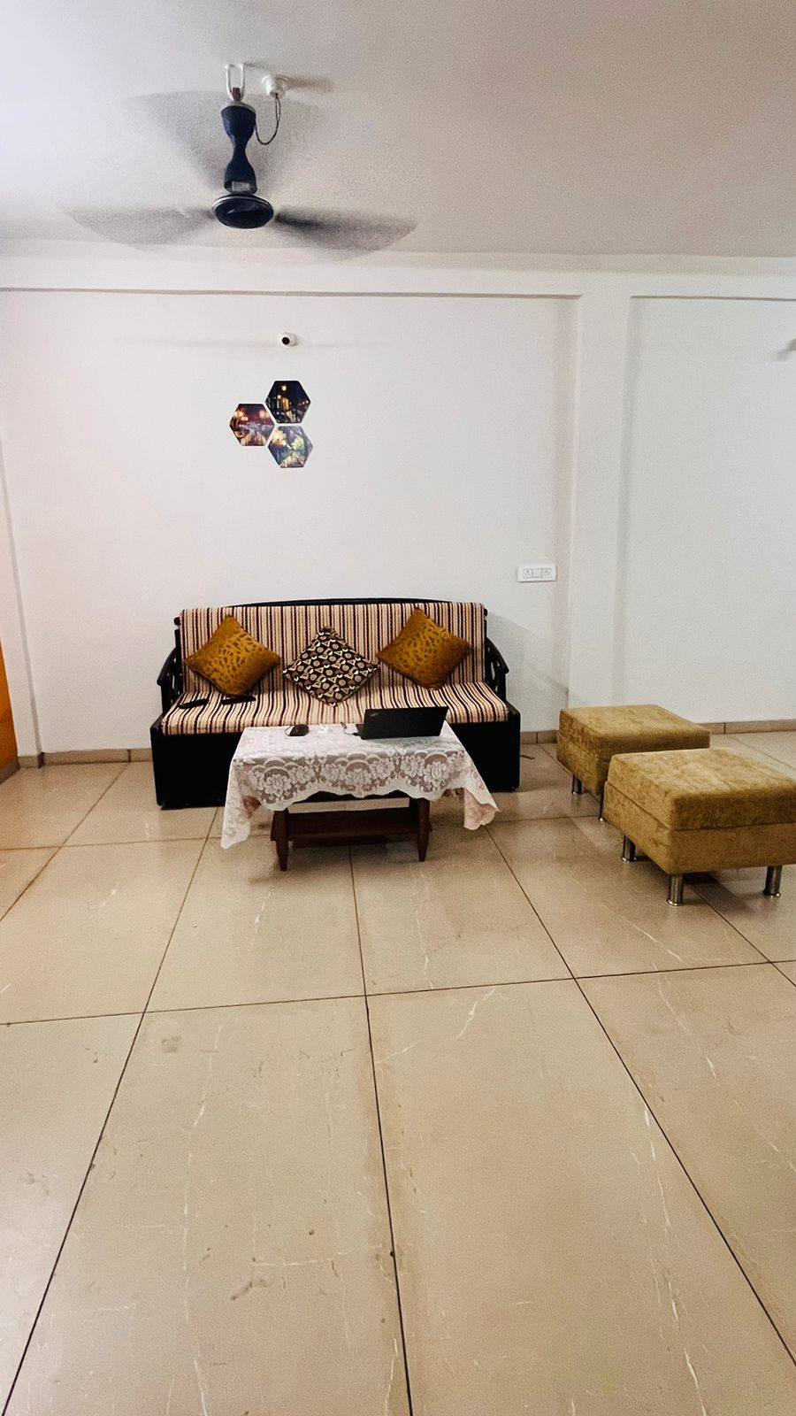 Dive In-Live instlye - Tap to explore photos