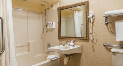Best Western Inn & Suites Room Type - 1 King Bed, Mobility Accessible, Bathtub, Non-Smoking, Full Breakfast