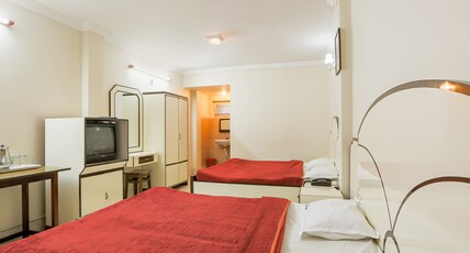 Hotel Alakapuri Room Type - 4 Bedded Room