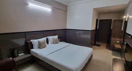 Damji Hotel Room Type - Double Bed AC Deluxe