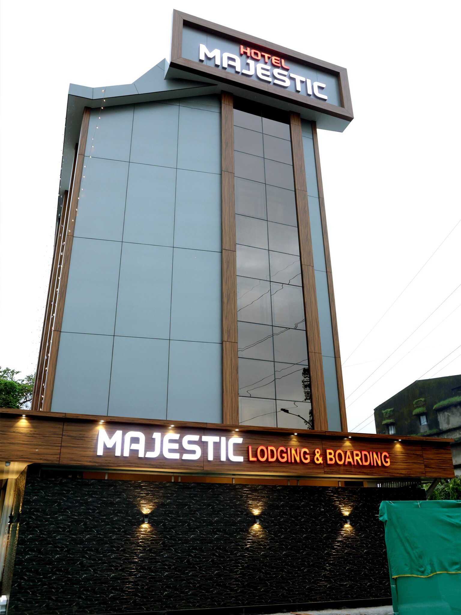 Hotel Majestic - Tap to explore photos