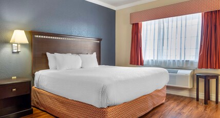 Best Western Anthony/West El Paso Room Type - Accessible - 1 King, Mobility Accessible, Bathtub, Queen Sofabed, Non-Smoking, Full Breakfast