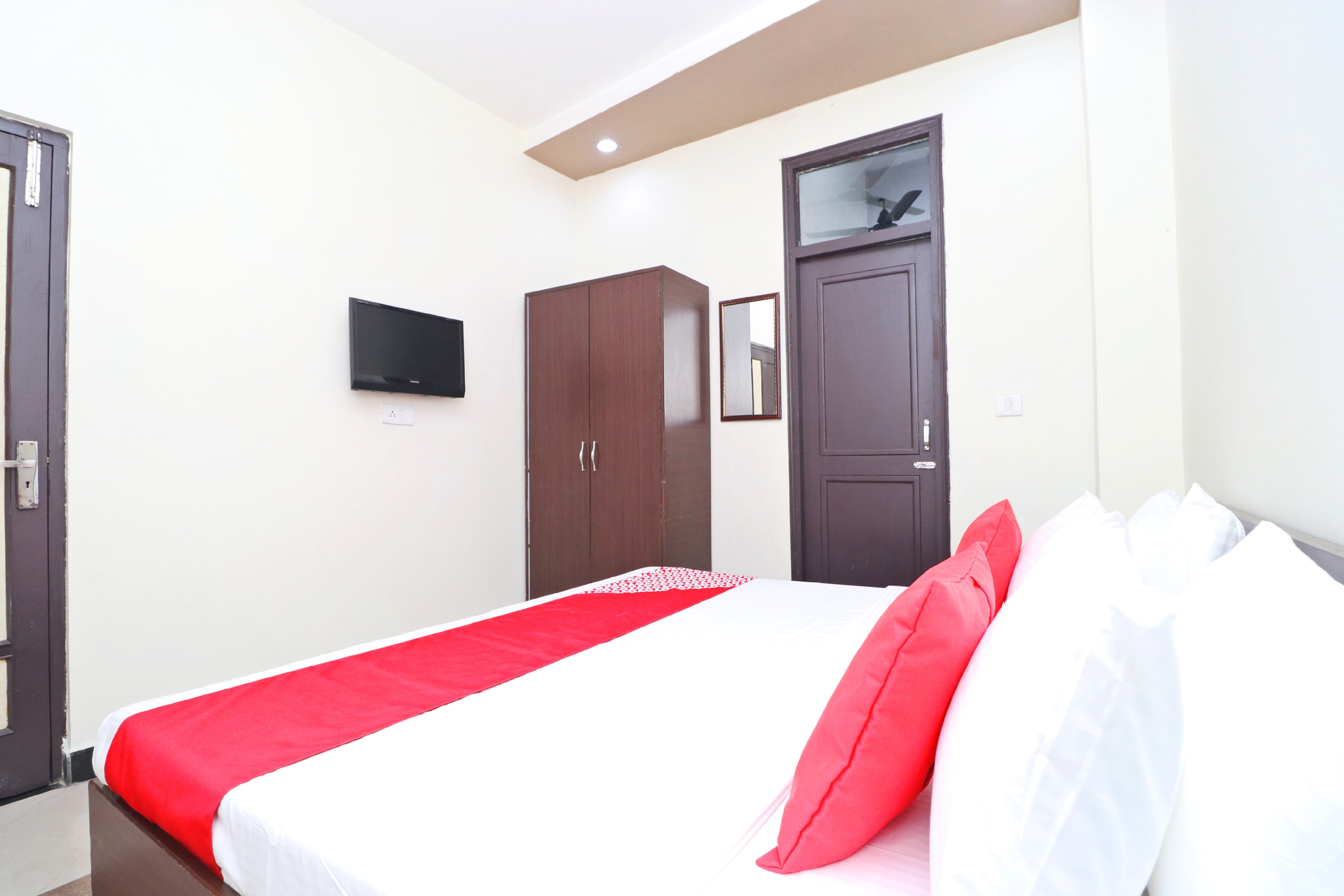 Hotel O Silver Star - Tap to explore photos