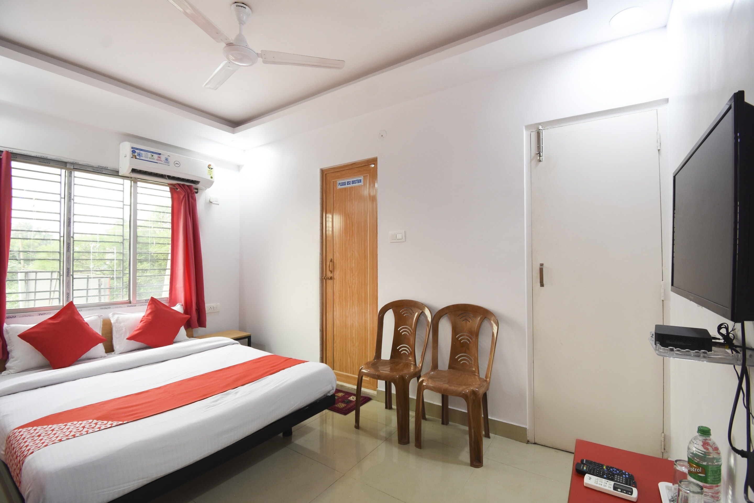 Super Hotel O Airport Comfort Stay - Tap to explore photos