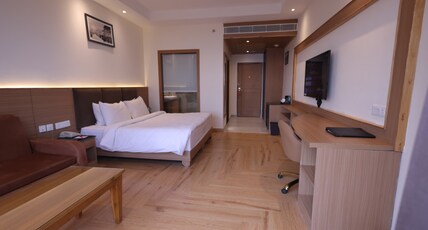 Ramada By Wyndham Mussoorie Mall Road Room Type - 1 Queen Bed, Superior Room, Garden View, Non-Smoking