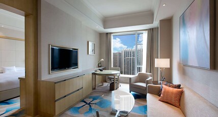DoubleTree by Hilton Hotel Xiamen - Wuyuan Bay Room Type - KING DELUXE SUITE