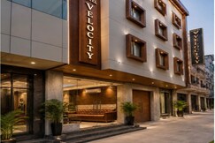 Hotel Velocity - Free Airport Pickup