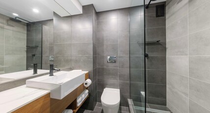 Best Western Hobart Room Type - Suite-1 King Bed, Non-Smoking, Balcony, Flat Screen Television, Wi-Fi