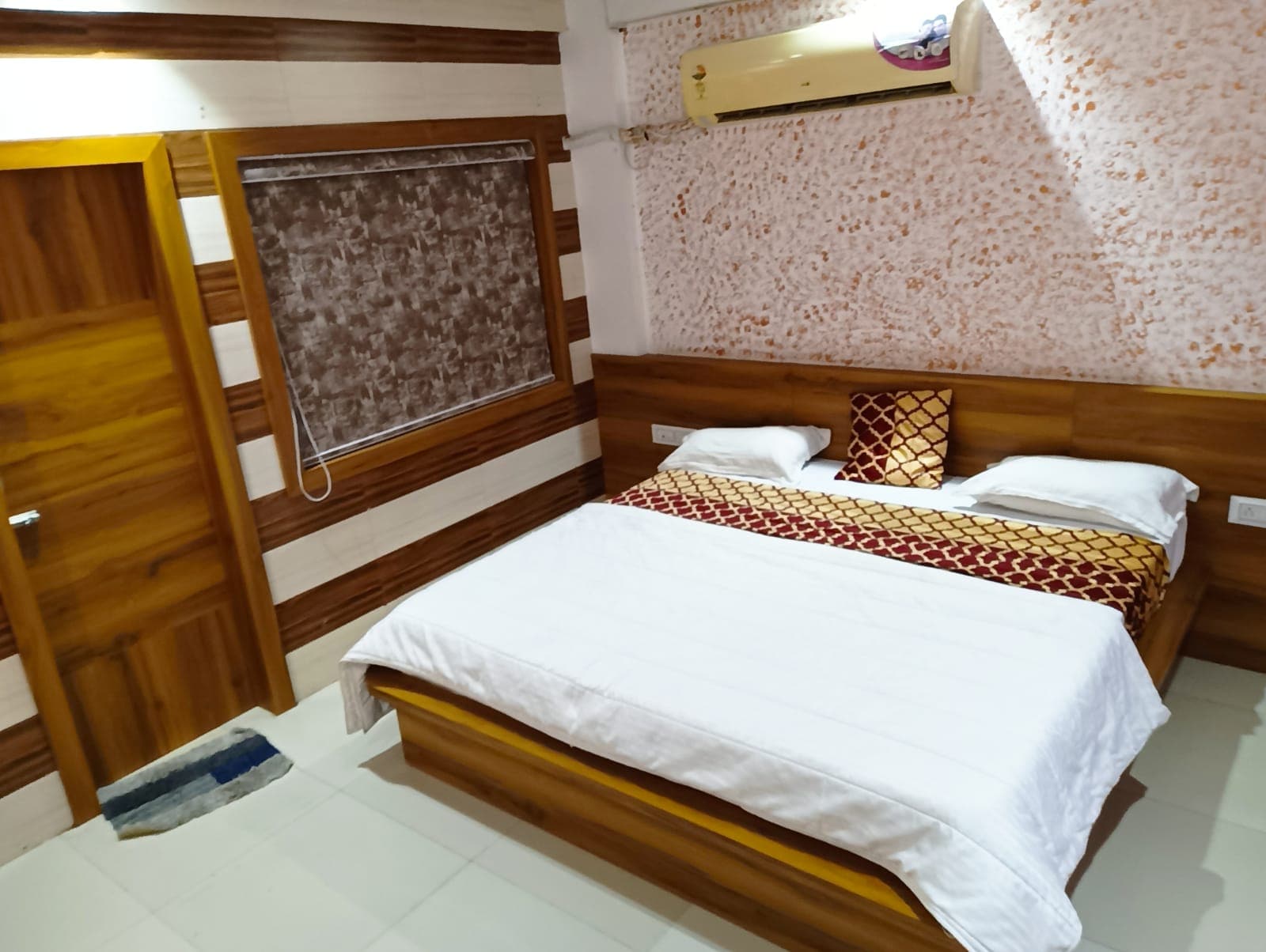 Hotel Sukhnath - Tap to explore photos