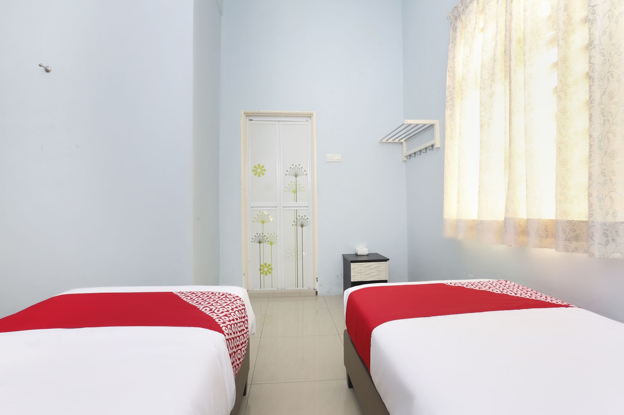 Hotel O Come Inn Premium - Tap to explore photos
