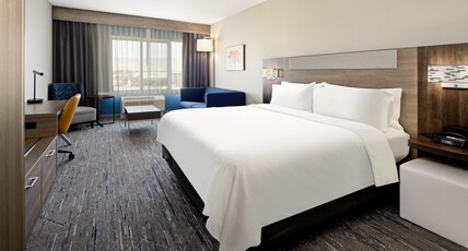 Holiday Inn Express & Suites PALM DESERT - MILLENNIUM Room Type - 1 King Suite Mobility Accessible Tub