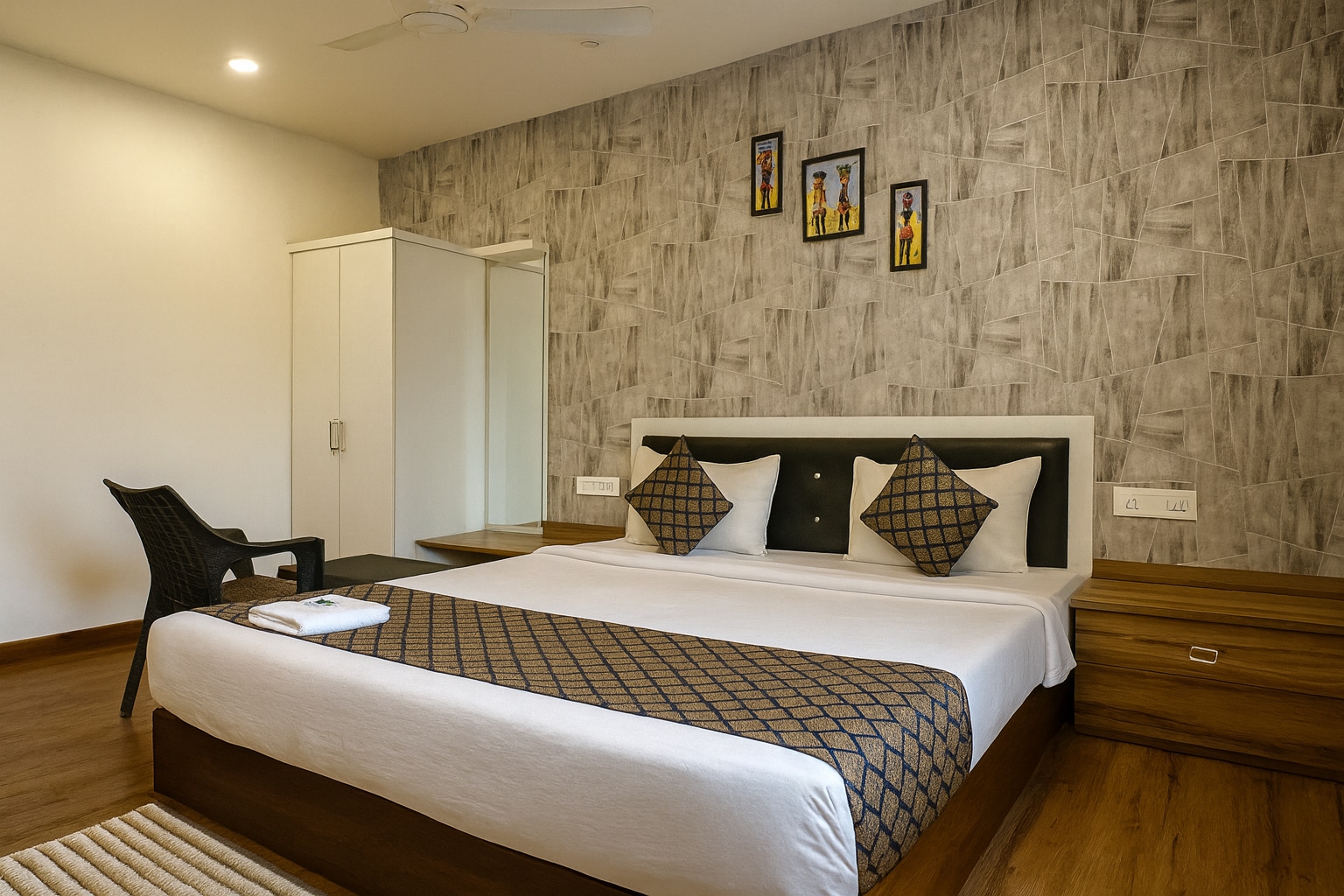 Hotel Seasons - Tap to explore photos