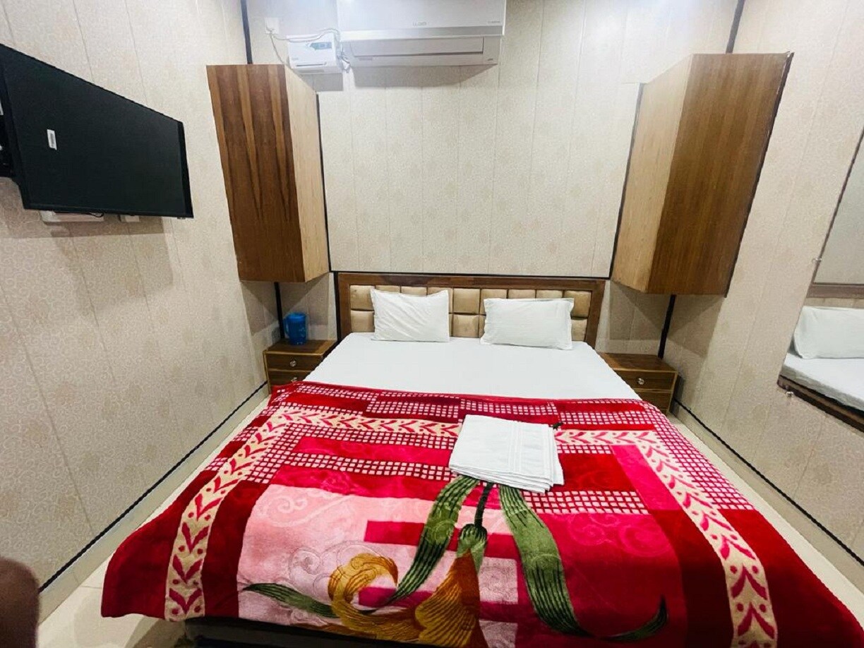 HOTEL AWADH VILAS AYODHYA - Tap to explore photos