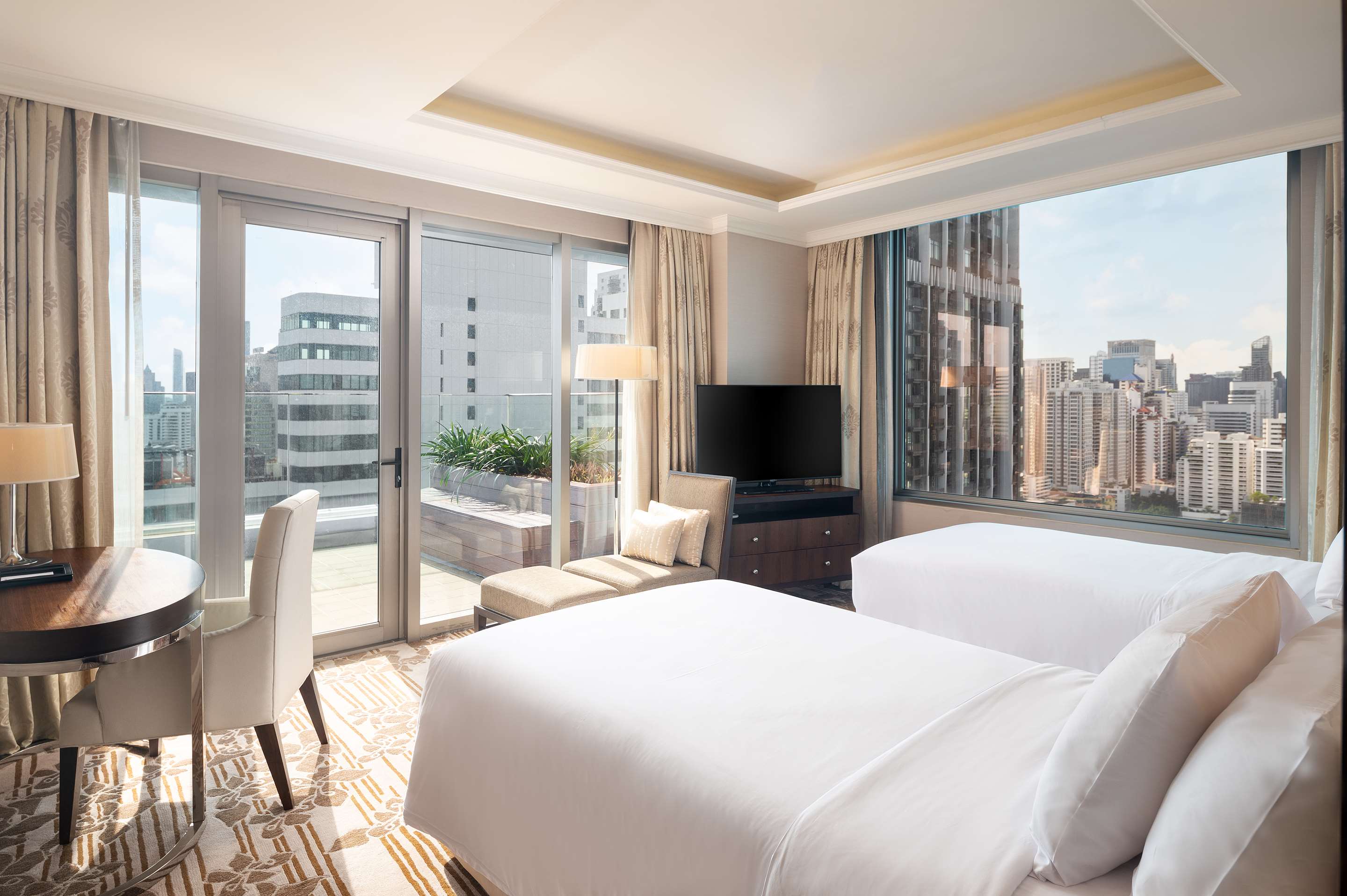 Radisson Blu Plaza Bangkok - Tap to explore photos