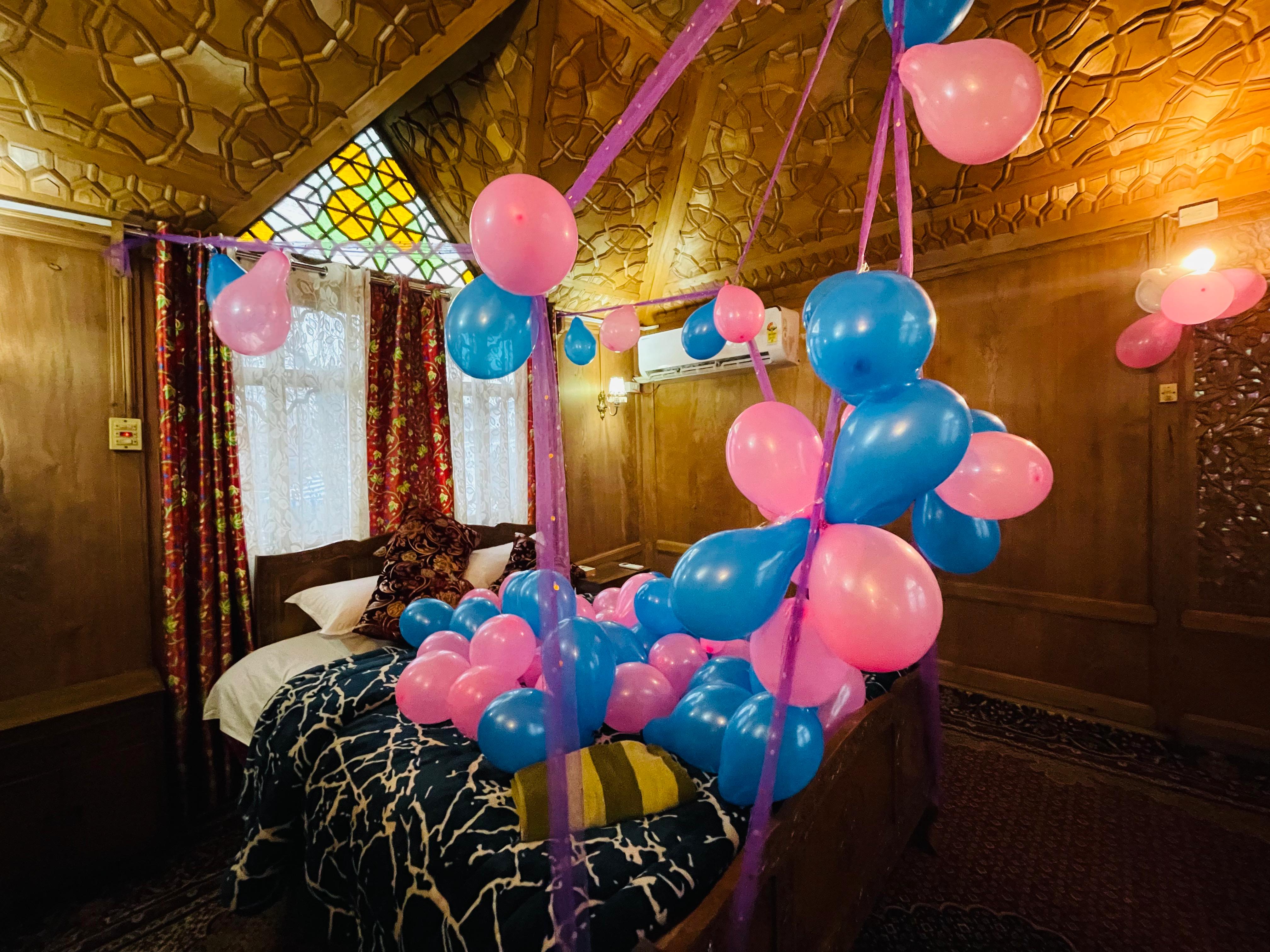New Peony Houseboat - Tap to explore photos