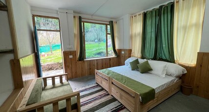 Rock Top Inn | Rooms & Restaurant Room Type - Stone Rooms with Water Stream at Back