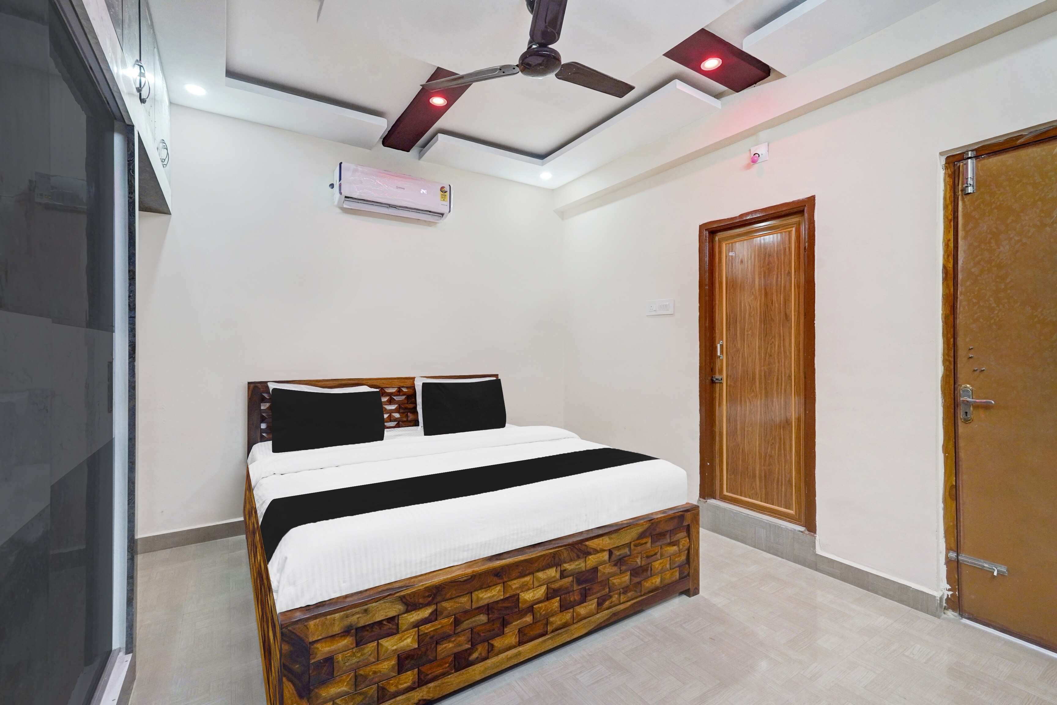 Hotel O AKKSHARA STAY INN - Tap to explore photos