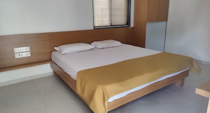 Hotel Bhaiji Executive Room Type - Deluxe Non AC Hotel Bhaiji Executive Room Type - Deluxe Non AC