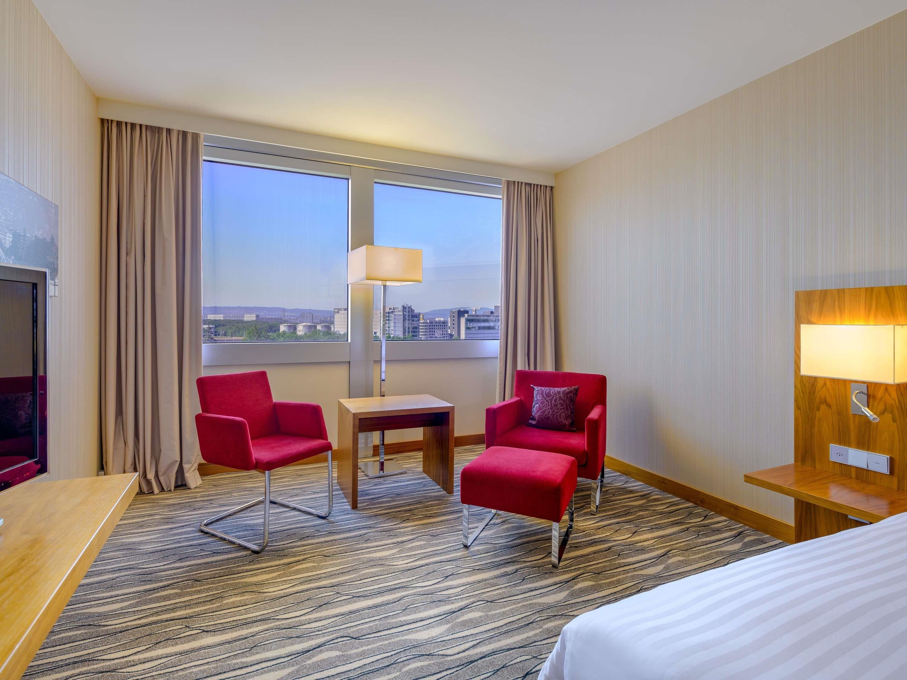 Movenpick Hotel Geneva - Tap to explore photos