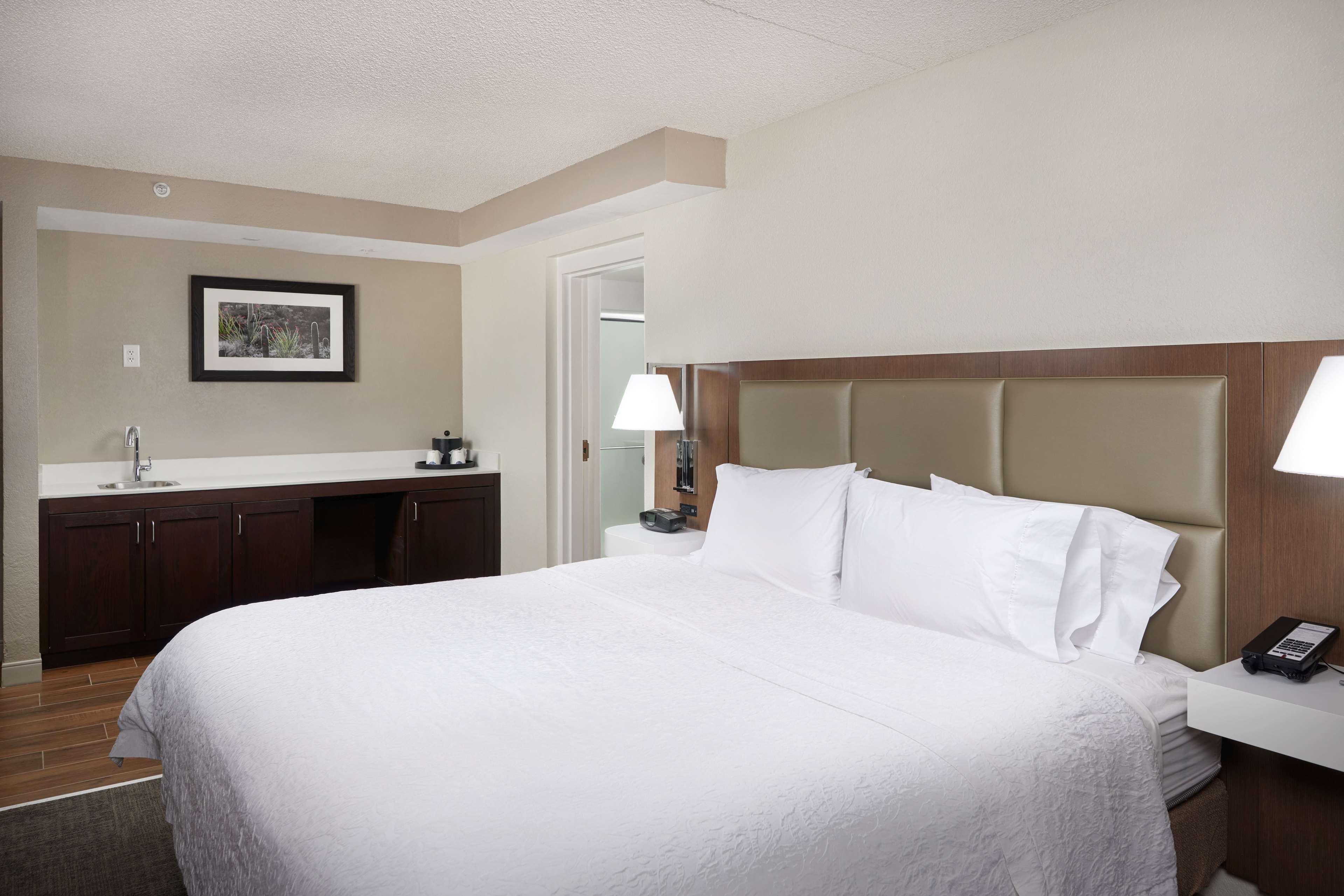 HAMPTON INN GLENDALE PEORIA - Tap to explore photos