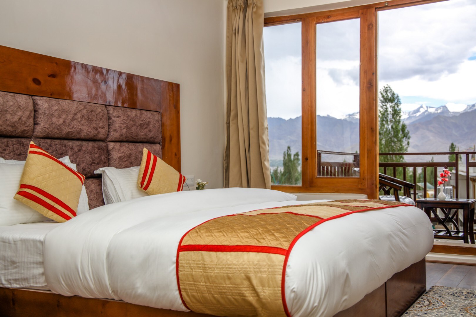 De Solace Hotel Leh - Tap to explore photos