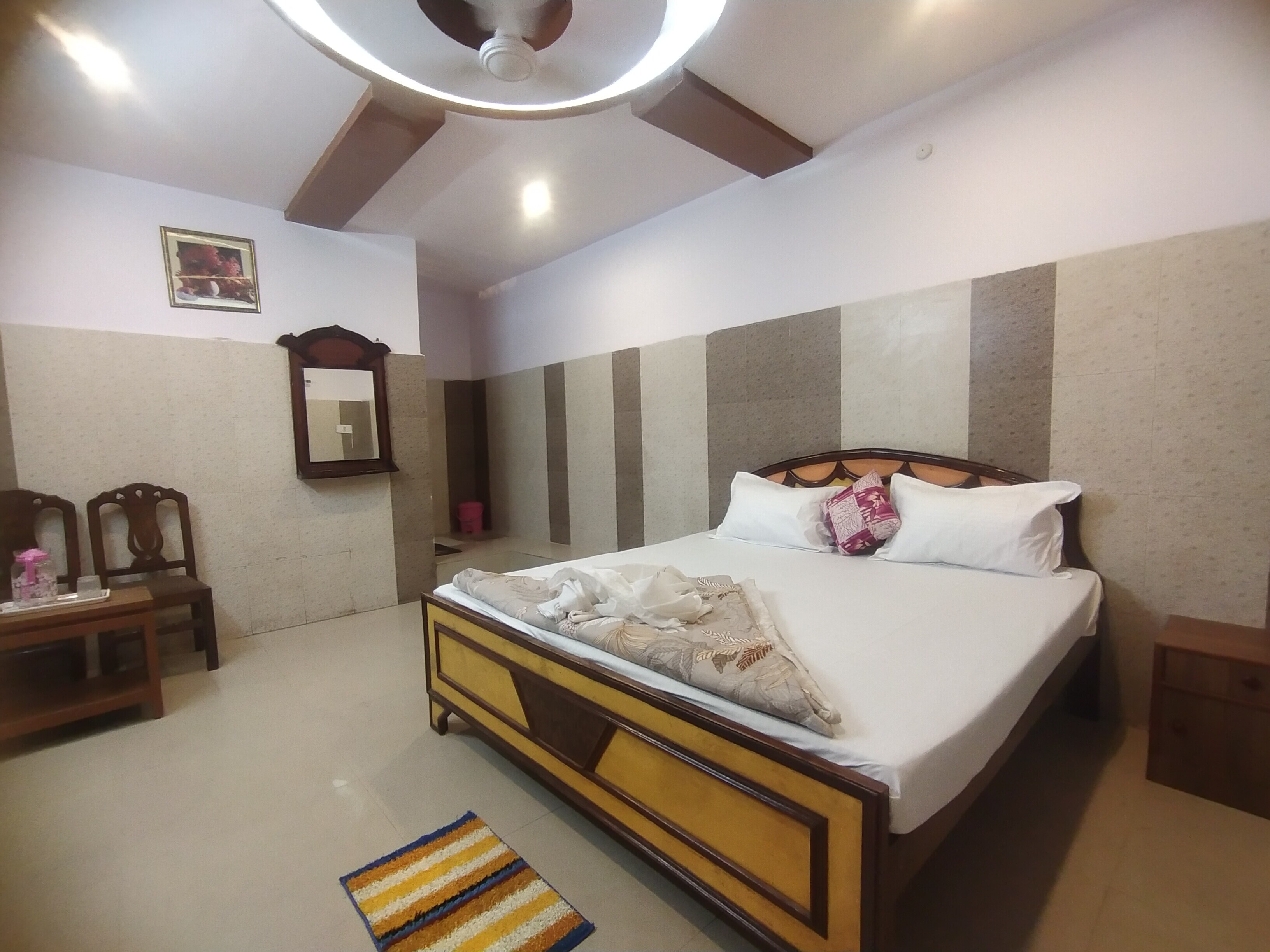 Hotel Rajveer Inn - Tap to explore photos