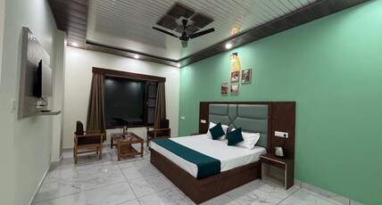 DEV BHOOMI HOMESTAY Room Type - Deluxe Room (102)