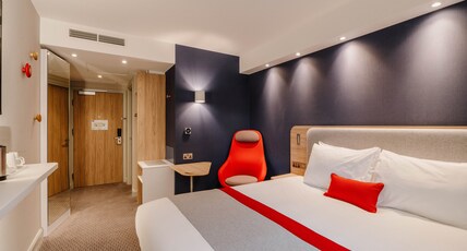 Holiday Inn Express LIVERPOOL - CENTRAL Room Type - 1 Queen Standard Top Floor with Free Hot Breakfast Holiday Inn Express LIVERPOOL - CENTRAL Room Type - 1 Queen Standard Top Floor with Free Hot Breakfast