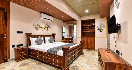Hotel Luxora Suites - Near Akshaya Patra Jagatpura Room Type - Maharaja Suite Room