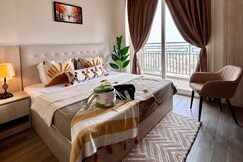 Luma Premium Stay Near Expo Mart Pari Chowk