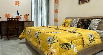 Bumble bee Room Type - Bumble bee 1