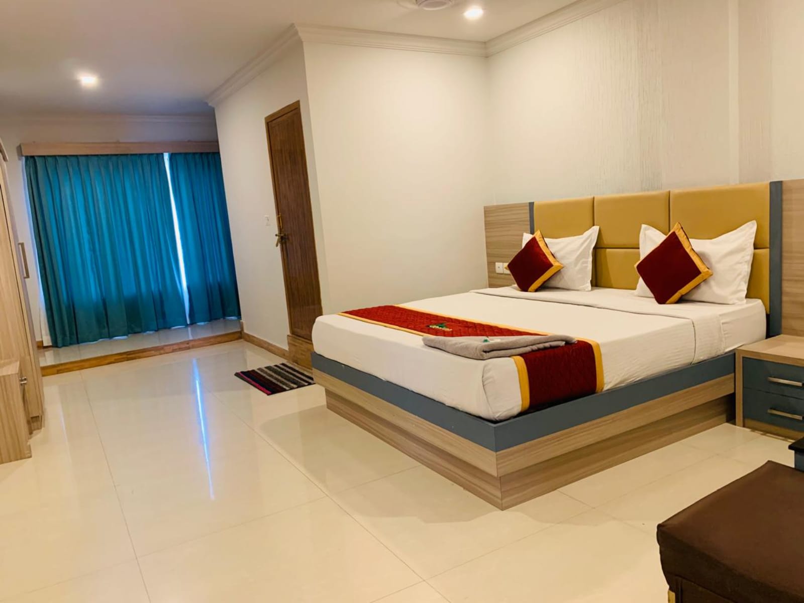 Abell Inn - Tap to explore photos