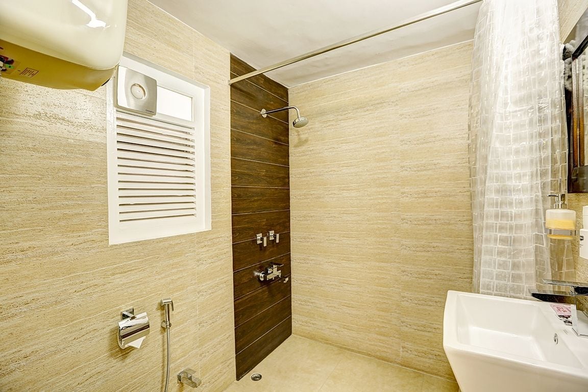 5 Bedroom Apartment at Ground Level in GK2 - Tap to explore photos