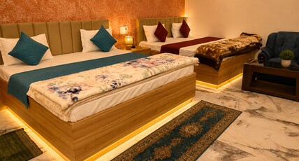 Vrindavan Palace/ Walking distance to Ram Mandir Room Type - Deluxe Family Room