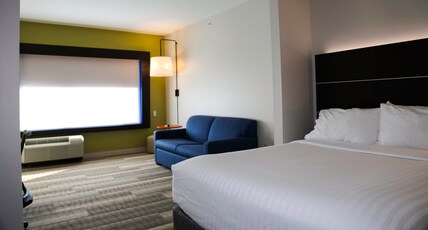 Holiday Inn Express & Suites Kingston-Ulster Room Type - 1 King Suite