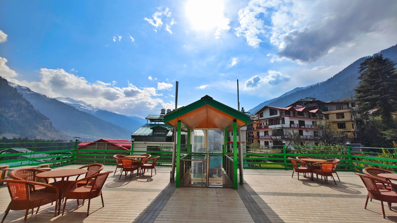 Vista Resort - Centrally Heated and Air cooled - Tap to explore photos