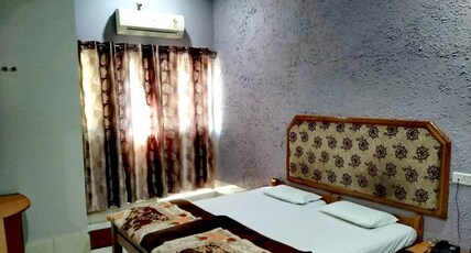 HOTEL SHANTIDOOT Room Type - AC STANDARD ROOM