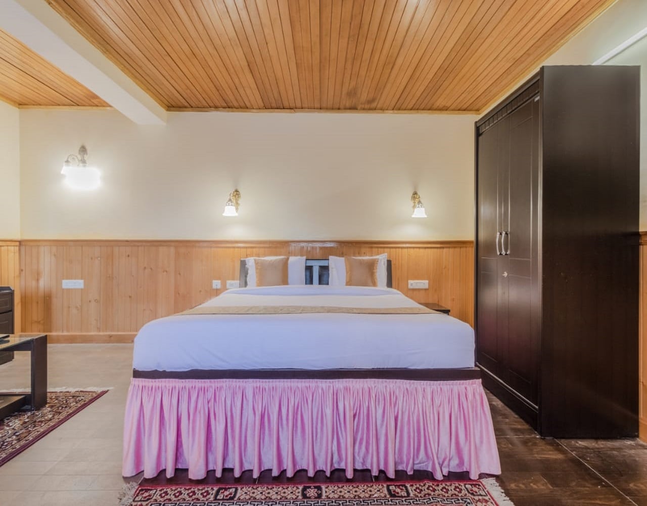 Hotel Park Palace, Lachung - Tap to explore photos