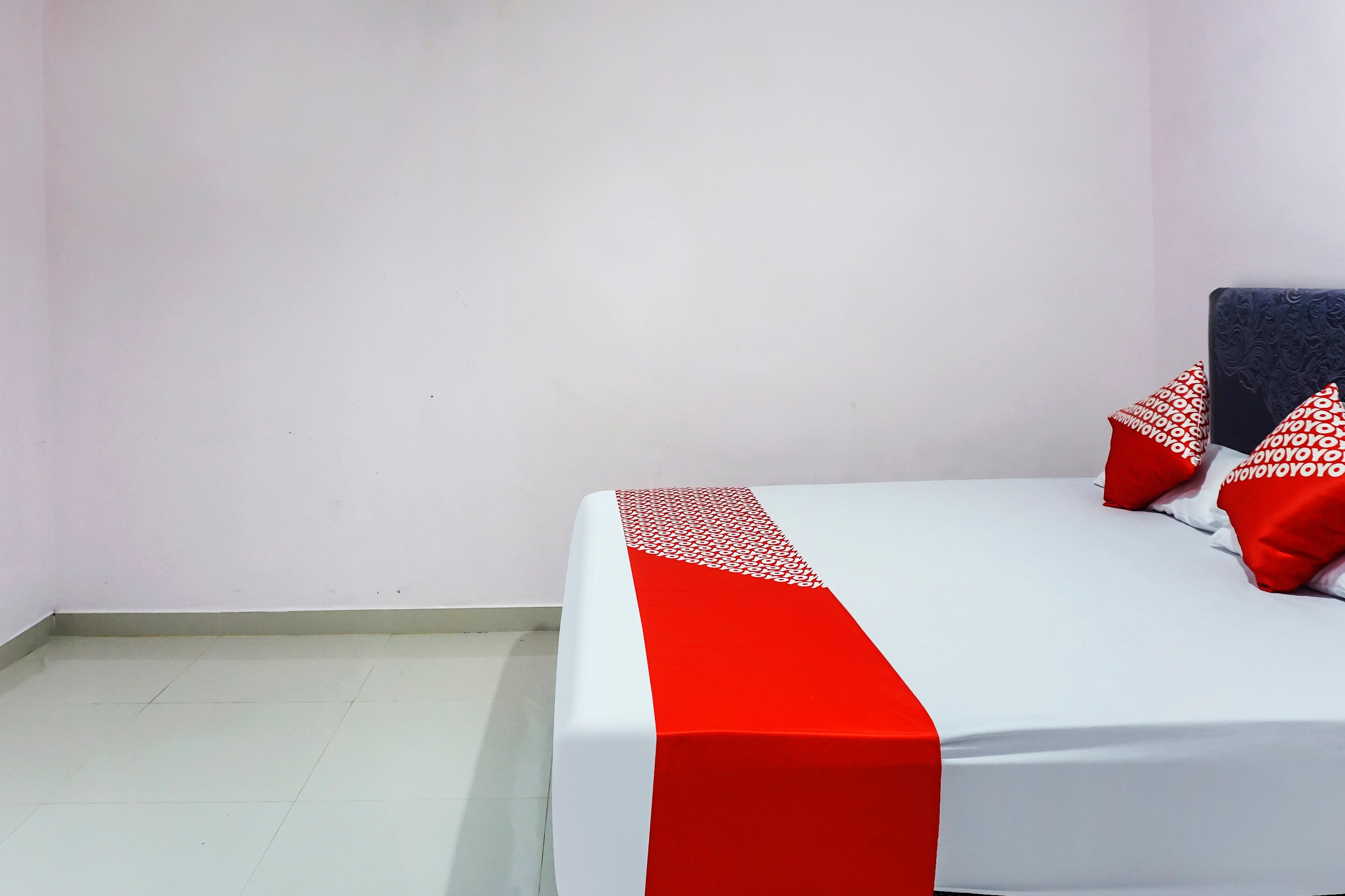Hotel O Homestay Madu Makassar - Tap to explore photos