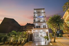 FabHotel Luxe 8 Stayz - Phase 1 Metro, Golf Course Road