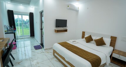 The Mountmist Apartment Kakkanad Room Type - Classic Queen Bedroom
