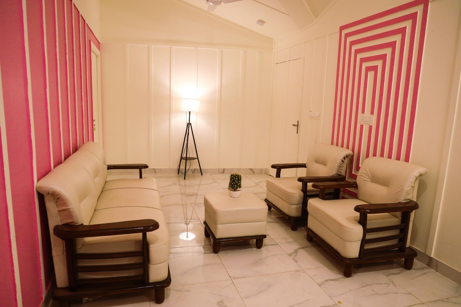 Ashoka Premium Cottages 800 meters from Ram Mandir - Tap to explore photos