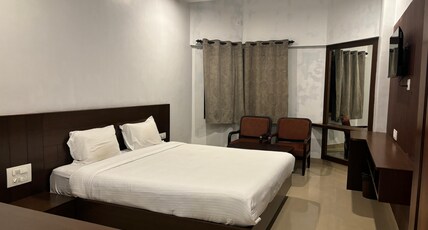 Hotel Ark View Room Type - Deluxe Room