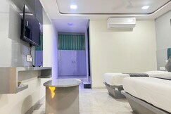 HOTEL RADHE INN