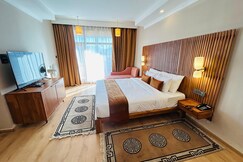 Hotel Amanthi Ladakh (2 minutes walking distance to Mall road)