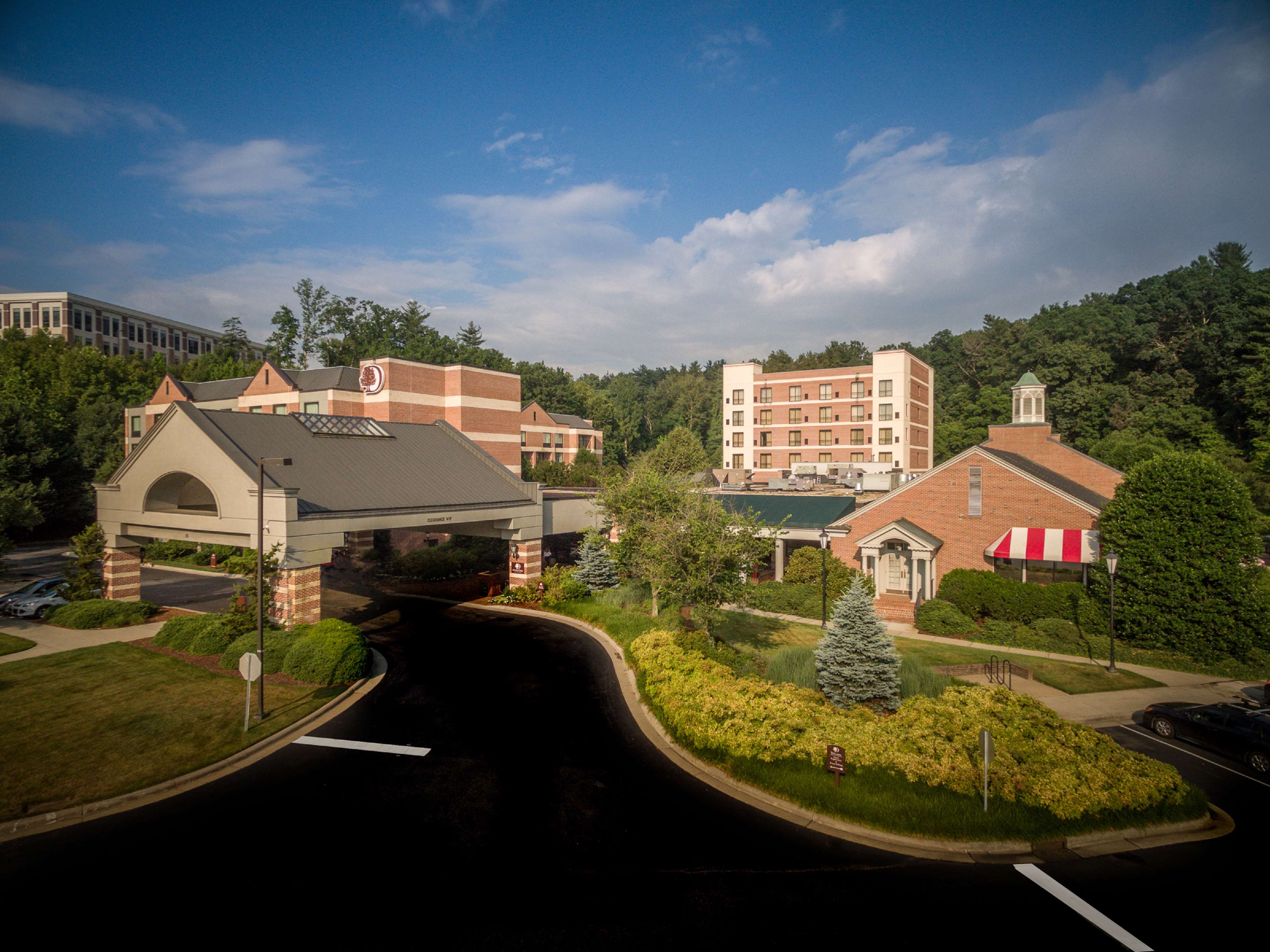 DoubleTree by Hilton Asheville - Biltmore - Tap to explore photos