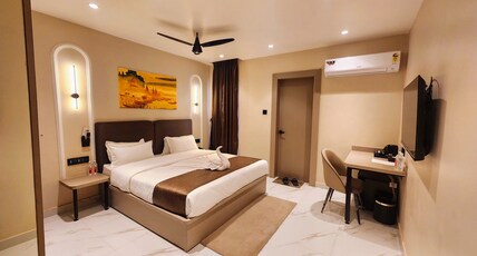Raajhans | A Boutique Stay Room Type - Deluxe Room With Balcony