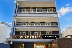 Super Townhouse Oak Udyog Vihar