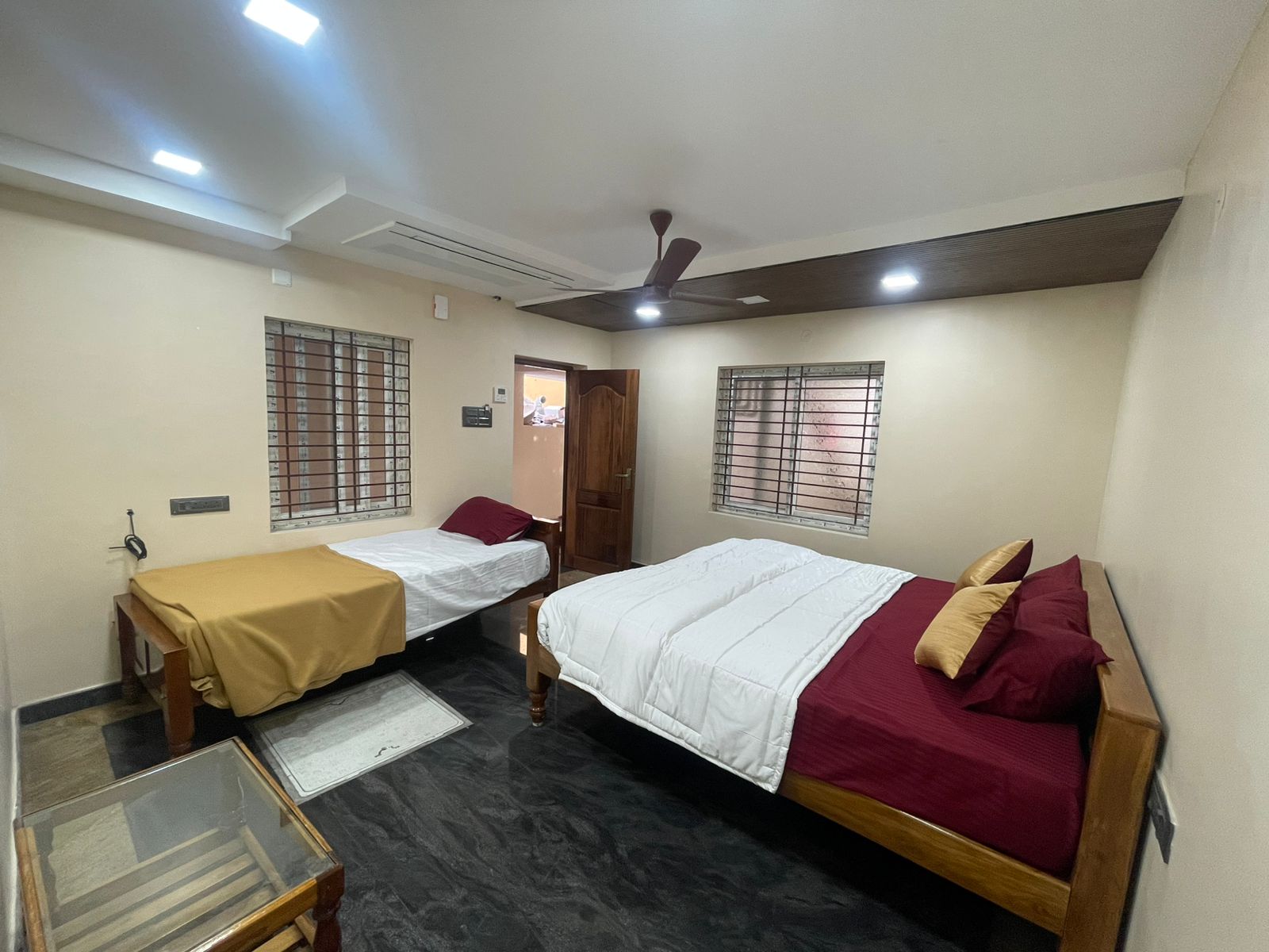 SUNRISE LUXURY ROOM STAY - Tap to explore photos